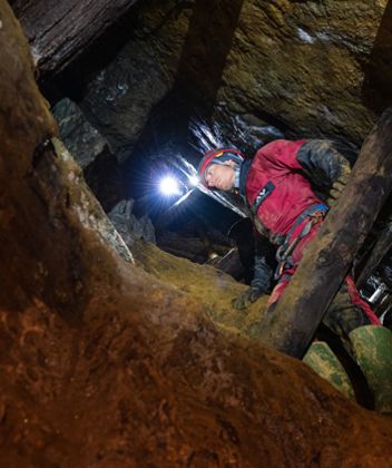 Ein Mann im Bergwerk Villanders